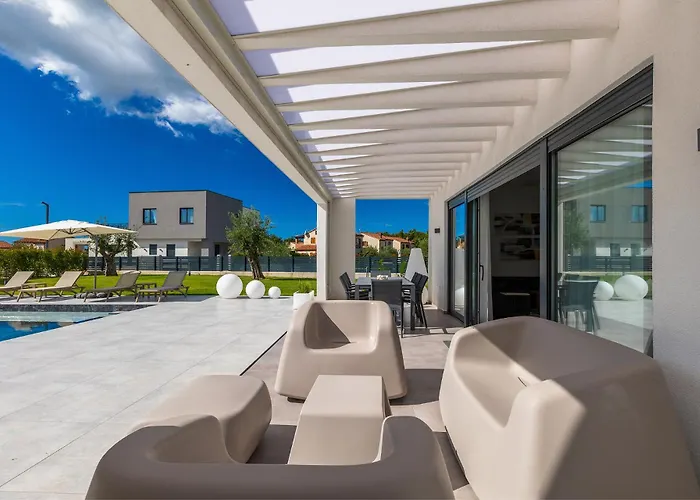 Bb Rapsody 10 With Heated Salt Water Pool Butkovići