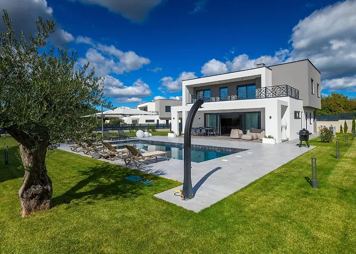 Villa Bb Rapsody 10 With Heated Salt Water Pool *