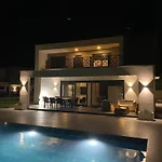Bb Rapsody 10 With Heated Salt Water Pool וילה Butkovići