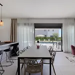 Bb Rapsody 10 With Heated Salt Water Pool וילה