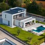 Bb Rapsody 10 With Heated Salt Water Pool * Butkovići