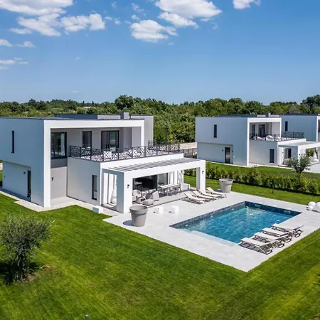 Villa Bb With Heated Salt Water Pool