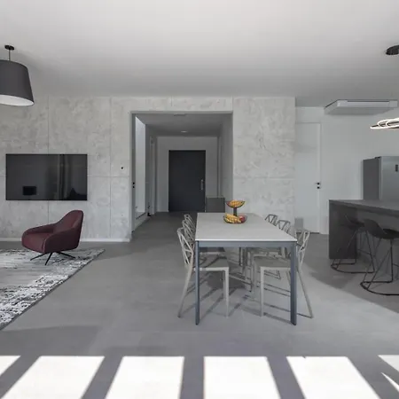 Bb With Heated Salt Water Pool Villa