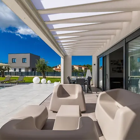 Bb Rapsody 10 With Heated Salt Water Pool Butkovići