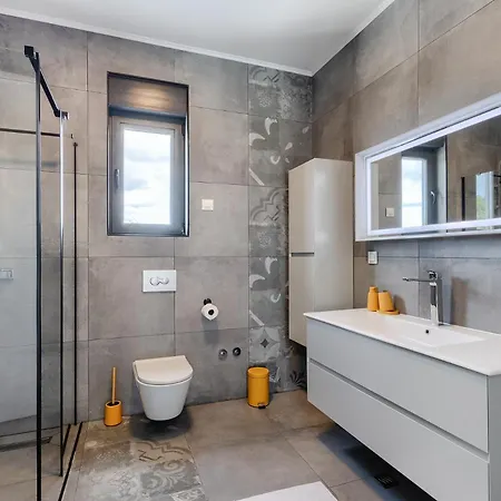 Villa Bb Rapsody 10 With Heated Salt Water Pool