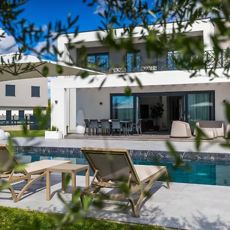 Bb Rapsody 10 With Heated Salt Water Pool Butkovići