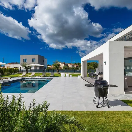 וילה Bb Rapsody 10 With Heated Salt Water Pool *