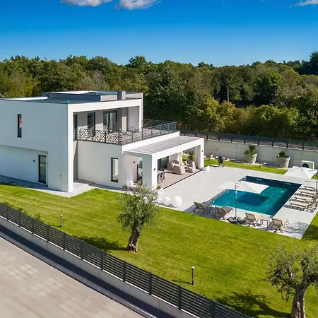 Bb Rapsody 10 With Heated Salt Water Pool *