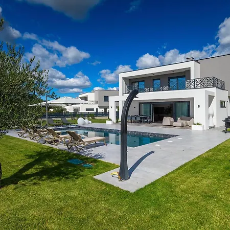 Villa Bb Rapsody 10 With Heated Salt Water Pool *